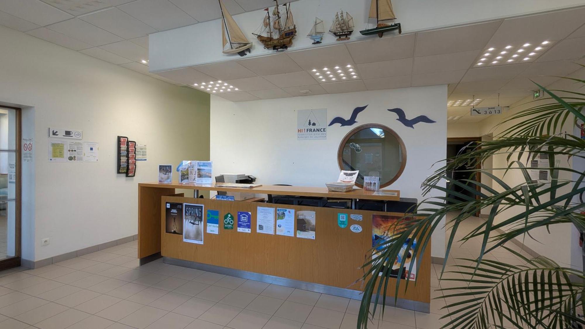 Auberge De Jeunesse Hi Cherbourg Екстериор снимка